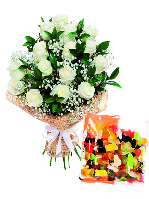 rose bianche e caramelle