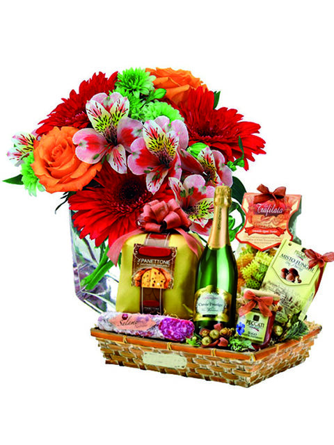 bouquet di fiori misti colorati con cesto natalizio